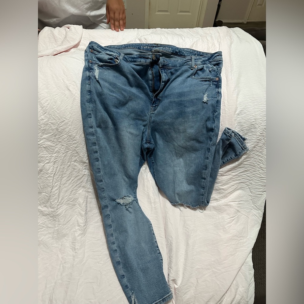 Blue Jean pants from American eagle. With tips on the knees